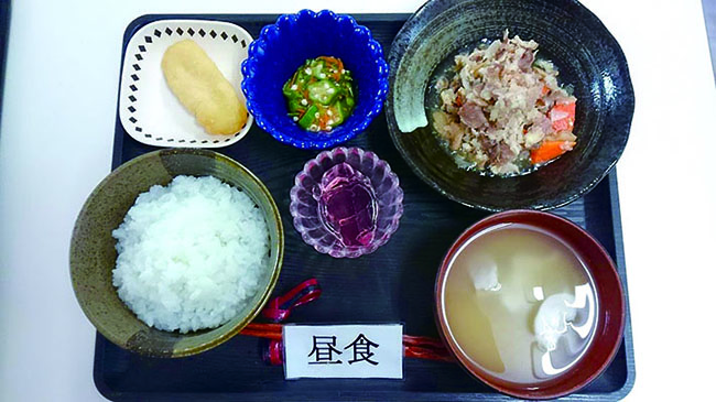 昼食(web)5.26.jpg